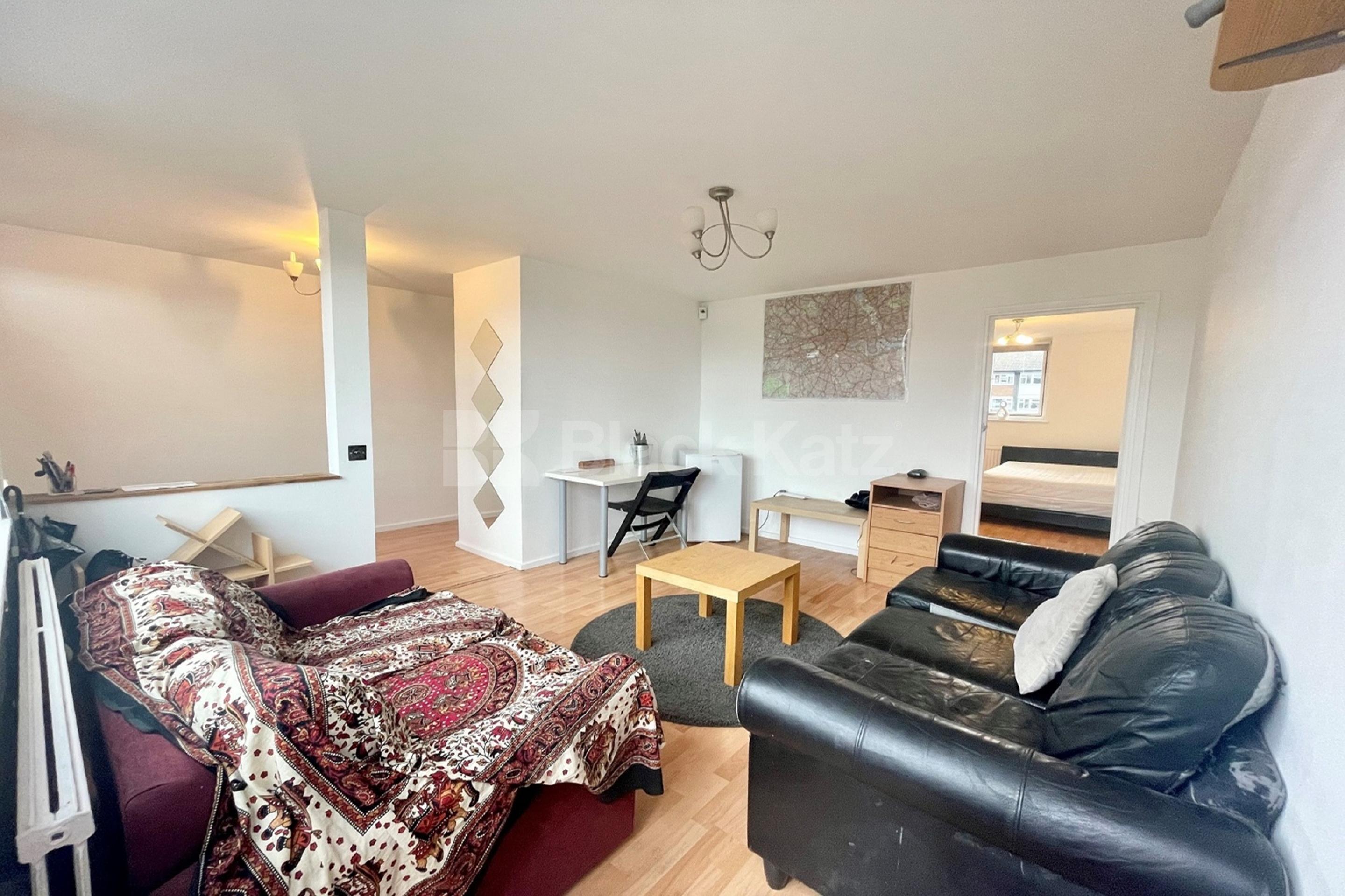 Duplex apartment with additional study room & hot water & heating included  Amina Way, Bermondsey SE16